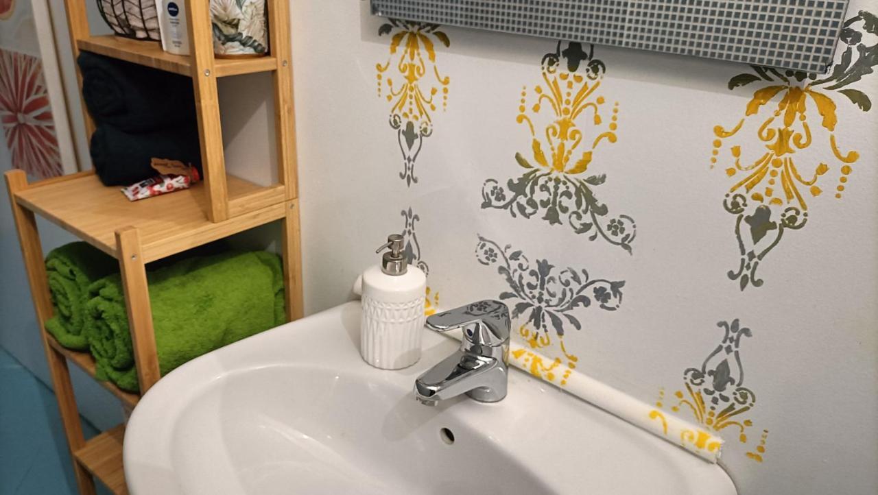 Cozy House Con Corte Privata In Centro Storico Aq LʼAquila المظهر الخارجي الصورة